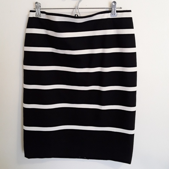 Talbots Dresses & Skirts - Talbots skirt sz 10 midi black and white